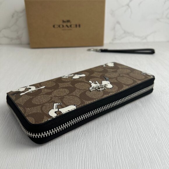 NWT Coach x Peanuts Snoopy Wristlet Wallet - Picture 6 of 9